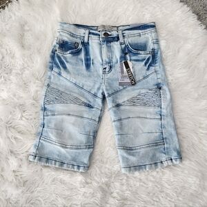 Trestles Supply Co. Bermuda Shorts. Size 7. New.